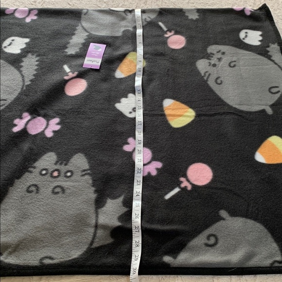 Pusheen Box Halloween Throw Blanket - Picture 8 of 8